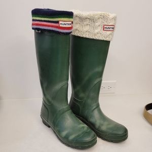 Hunter rain boots and 2 pairs of inserts